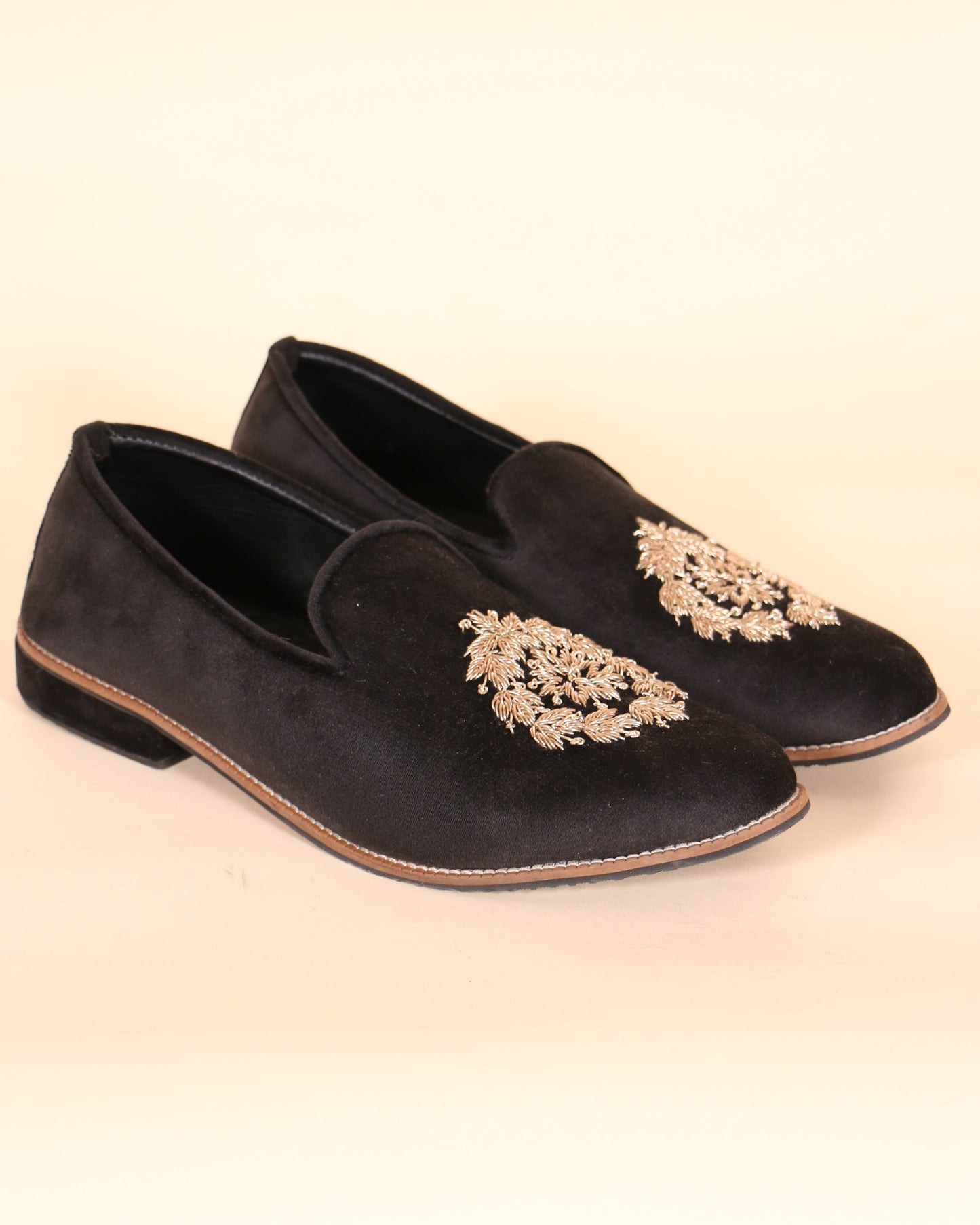 Velvet Black Mojari