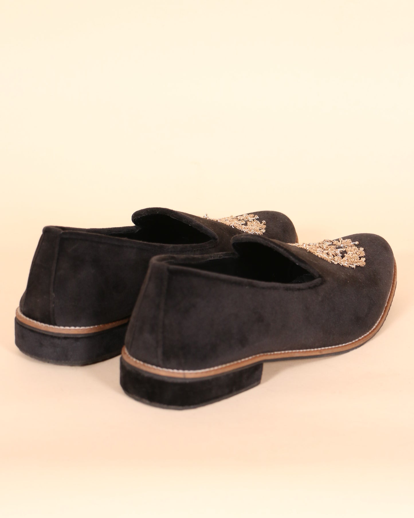 Velvet Black Mojari