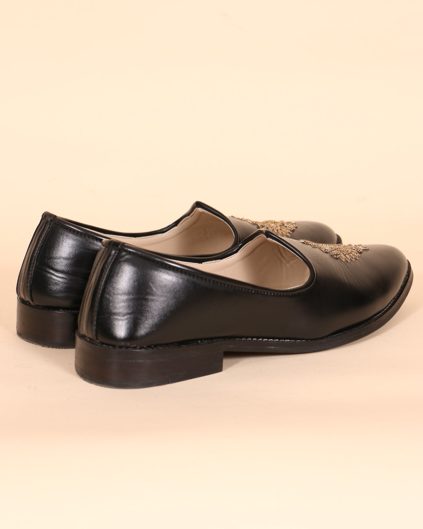 Vegan Black Mojari